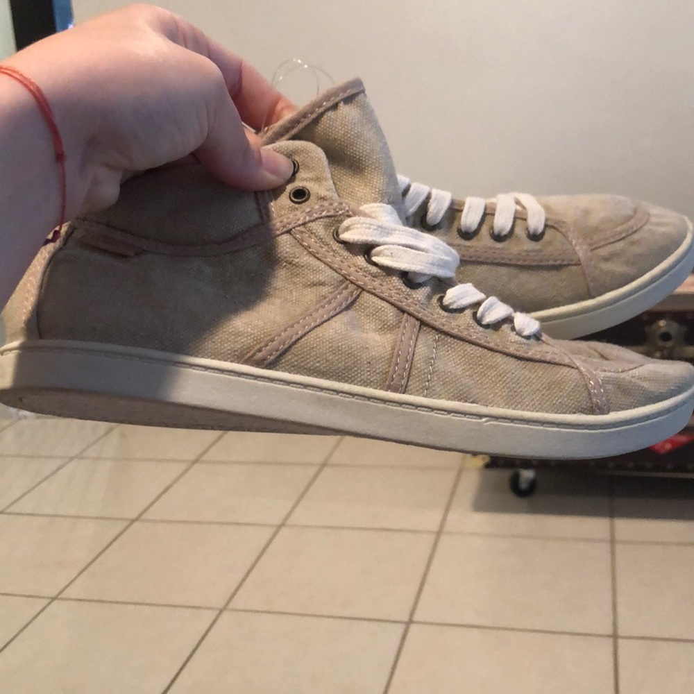 Roxy sneakers